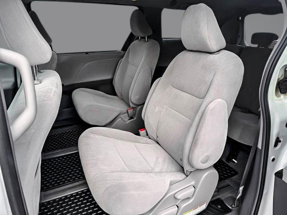 Toyota Sienna LE AWD 2018 d&rsquo;occasion à vendre - 30
