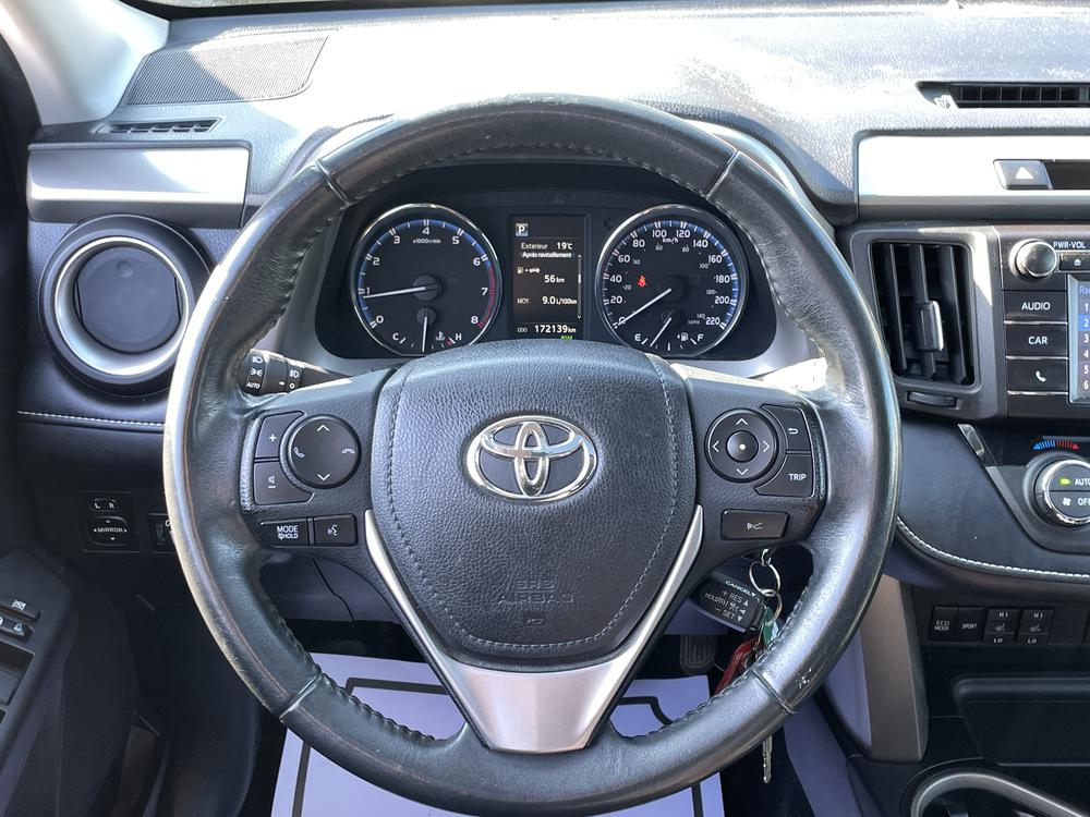 Toyota RAV4 LE 2017 d&rsquo;occasion à vendre - 21
