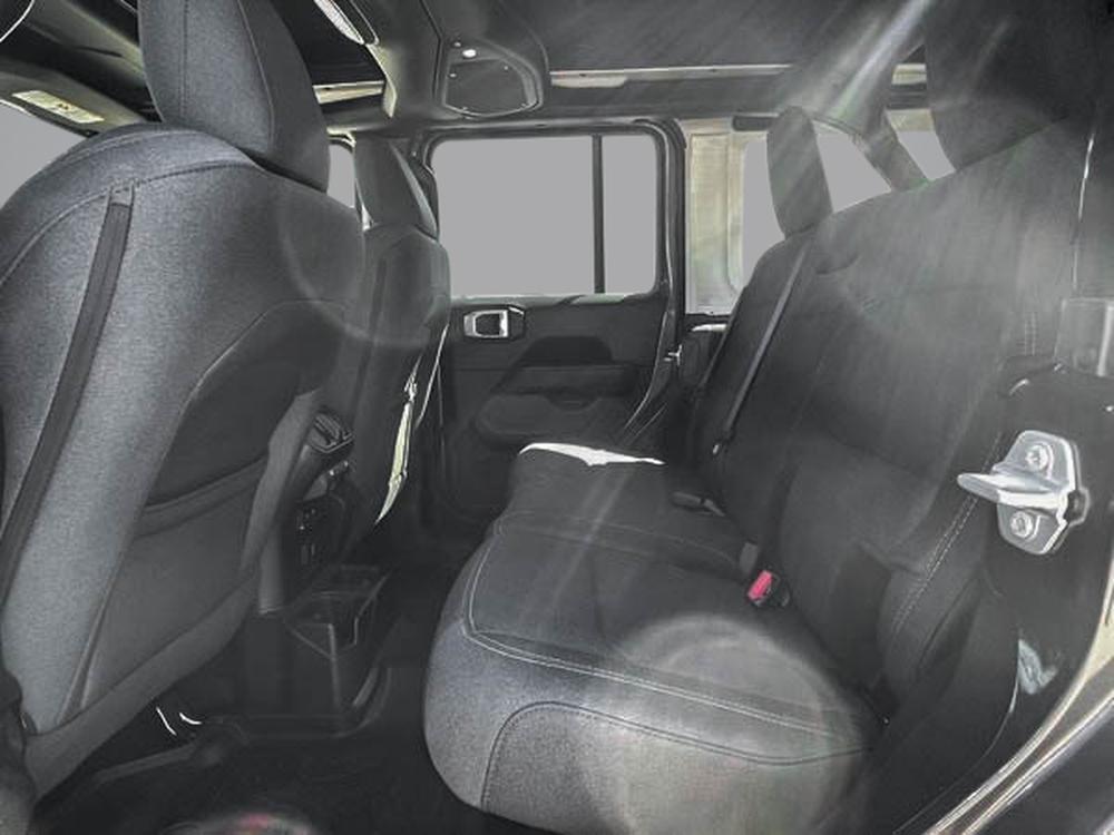 Jeep Wrangler SAHARA 2025 d&rsquo;occasion à vendre - 26