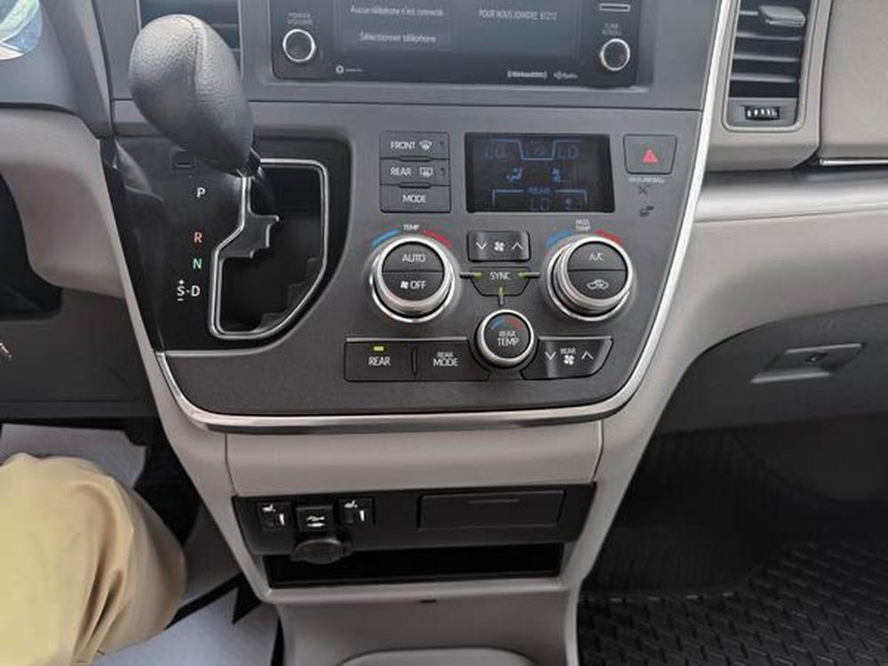 Toyota Sienna LE AWD 2018 d&rsquo;occasion à vendre - 29