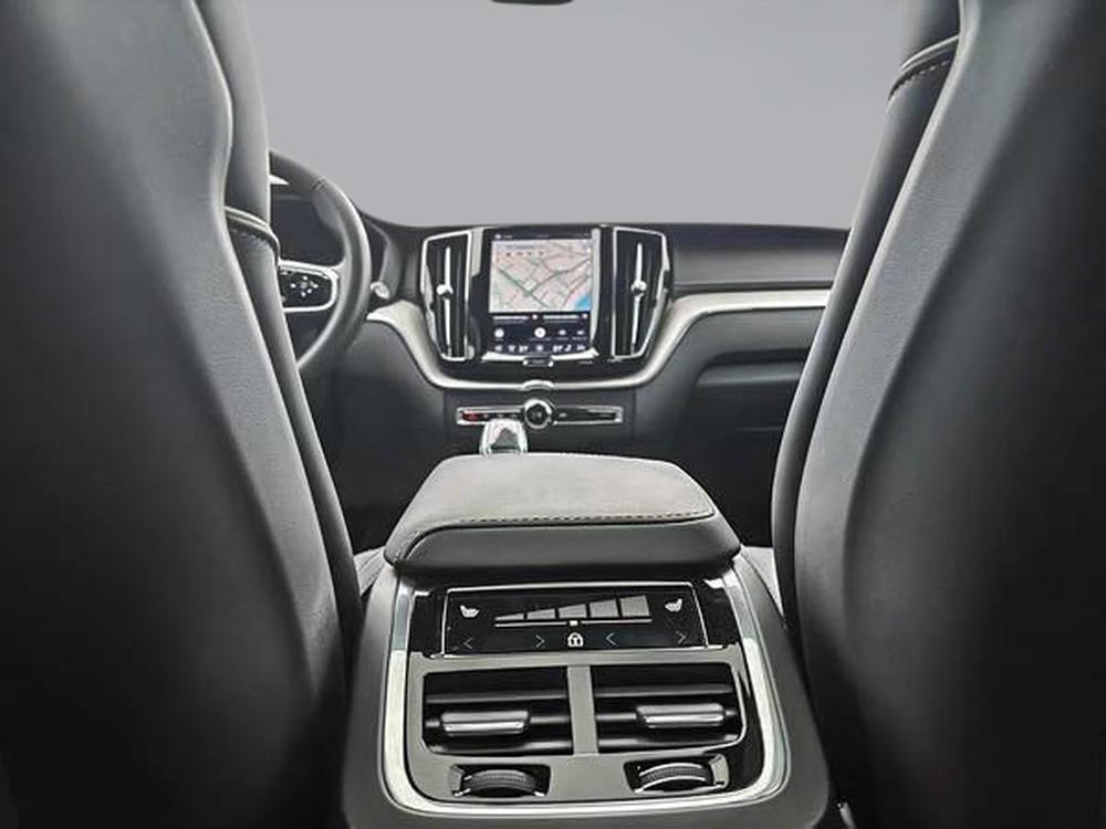 Volvo XC60 B5 ULTIMATE AWD DARK THEME 2024 d&rsquo;occasion à vendre - 16