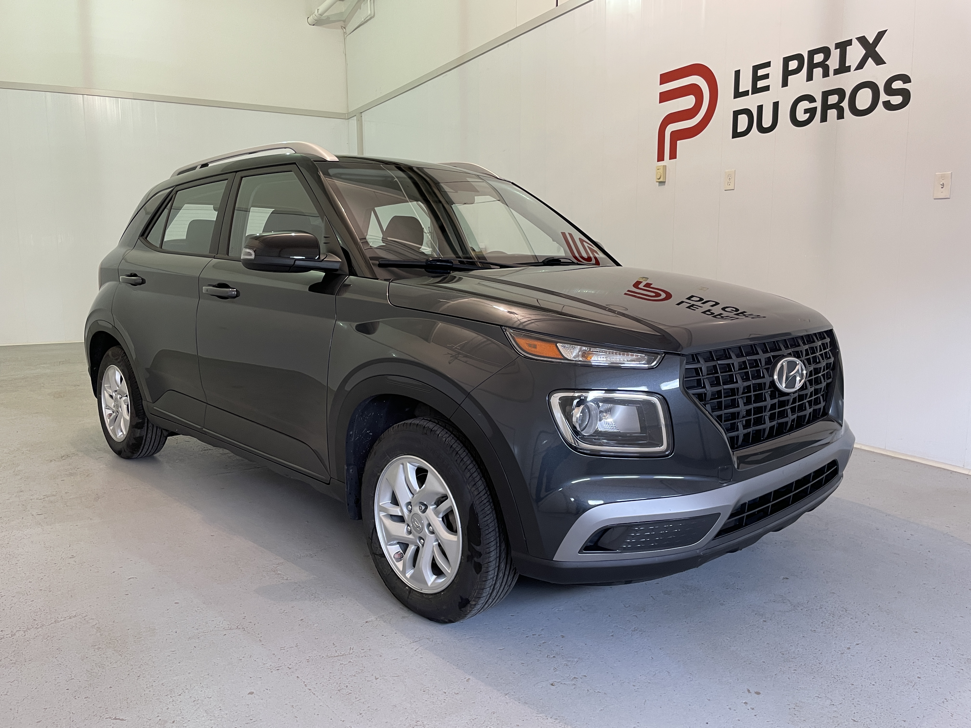 Black (Charcoal) 2022 Hyundai Venue SUV / Crossover Automatic