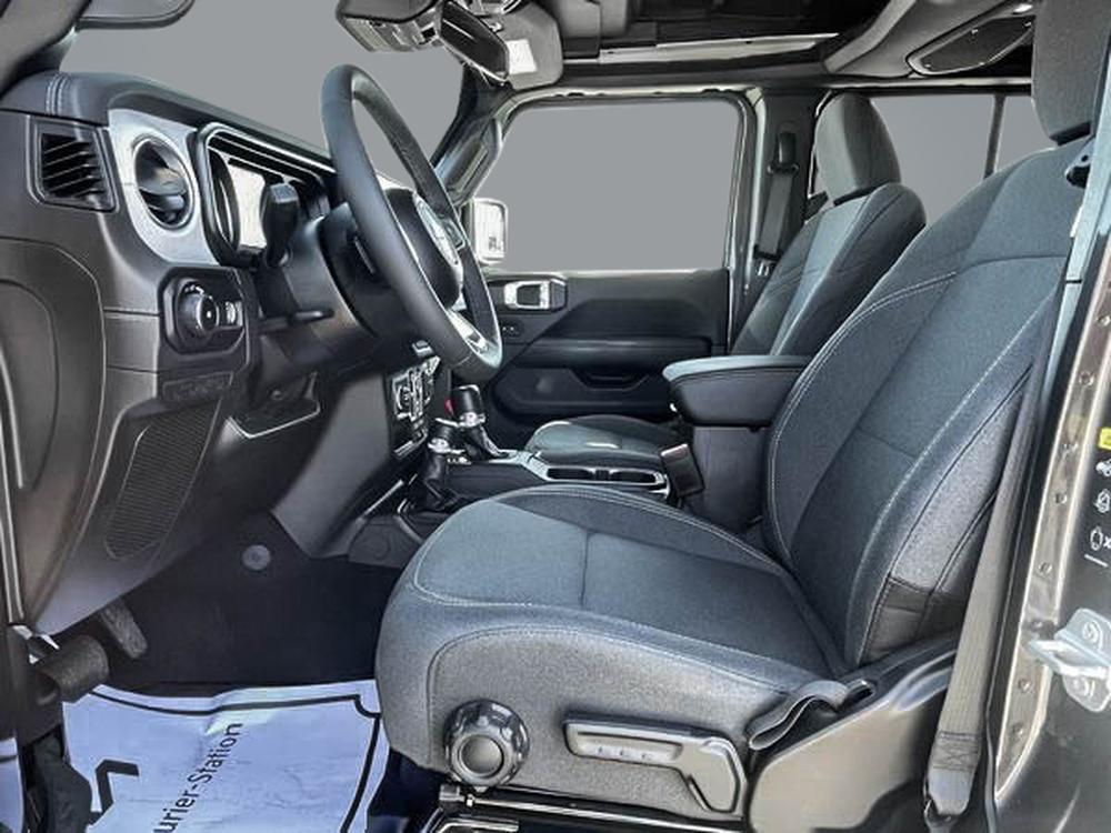 Jeep Wrangler SAHARA 2025 d&rsquo;occasion à vendre - 13