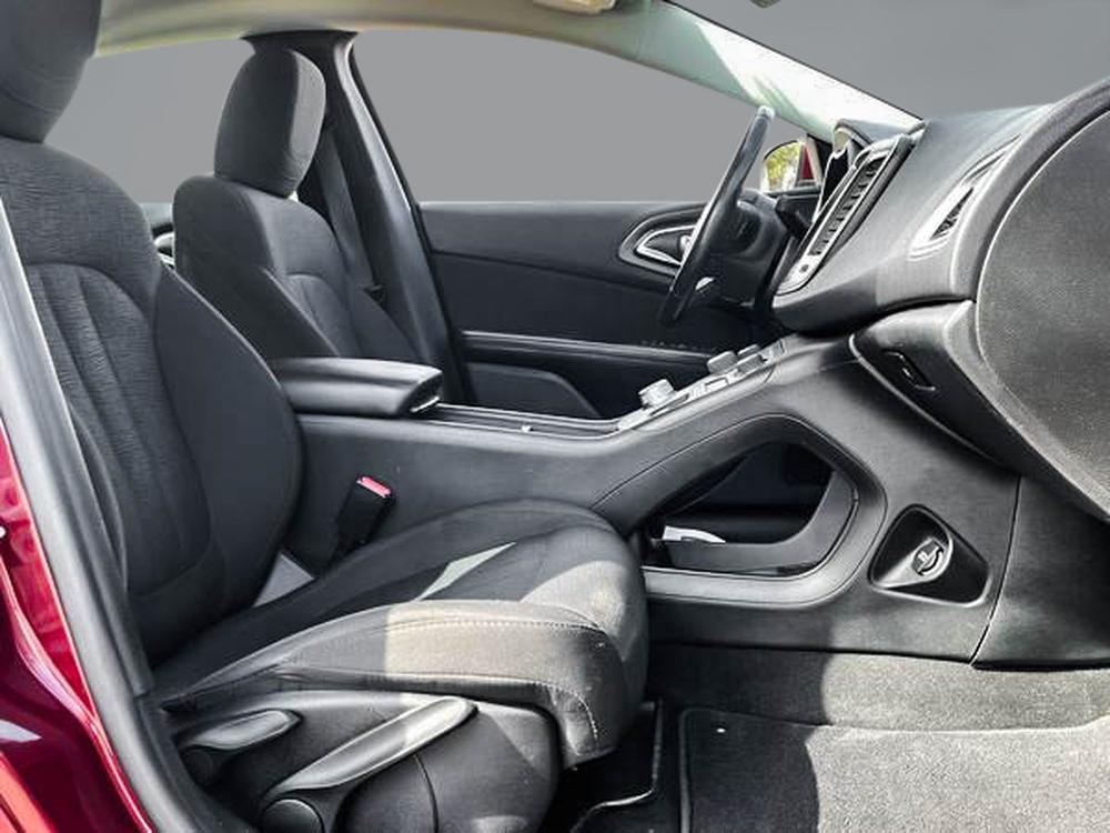Chrysler 200 LIMITED 2016 d&rsquo;occasion à vendre - 32