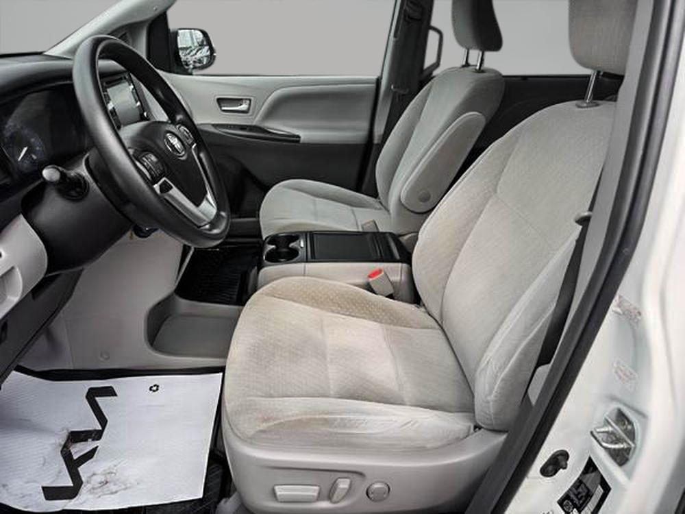 Toyota Sienna LE AWD 2018 d&rsquo;occasion à vendre - 14