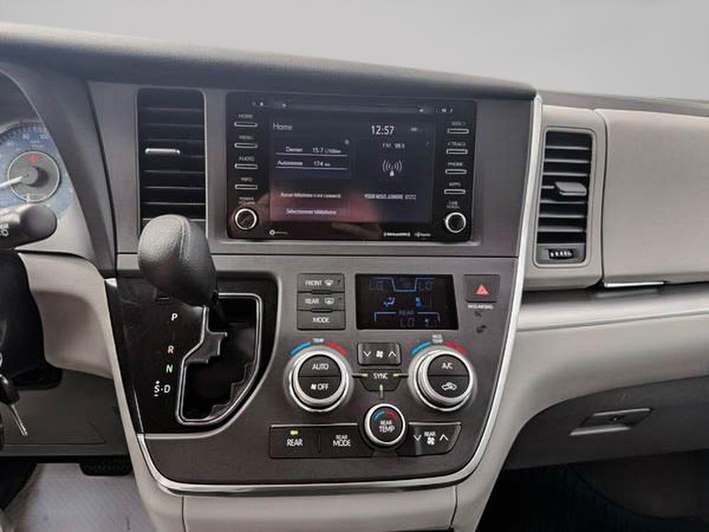 Toyota Sienna LE AWD 2018 d&rsquo;occasion à vendre - 24