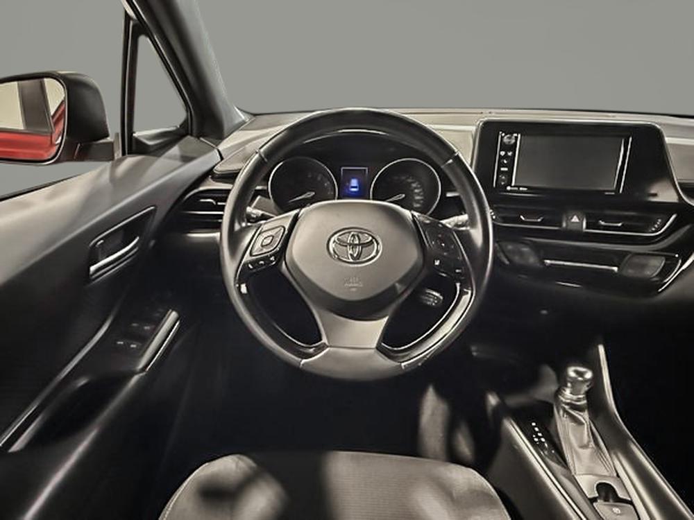 Toyota C-HR XLE 2018 d&rsquo;occasion à vendre - 17