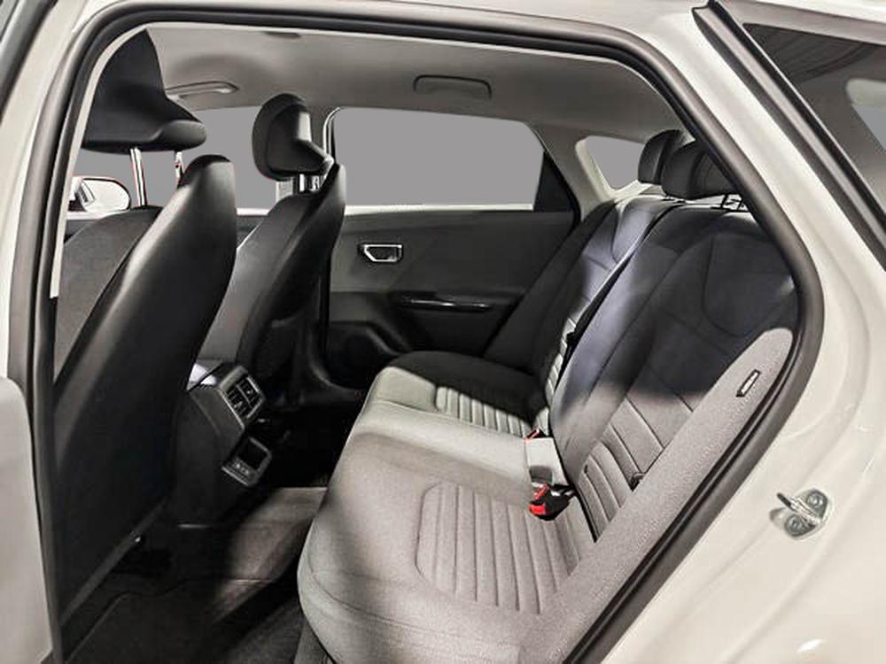 Kia K4 2025 Blanc usage à vendre Kia K4 2025 Blanc usage à vendre