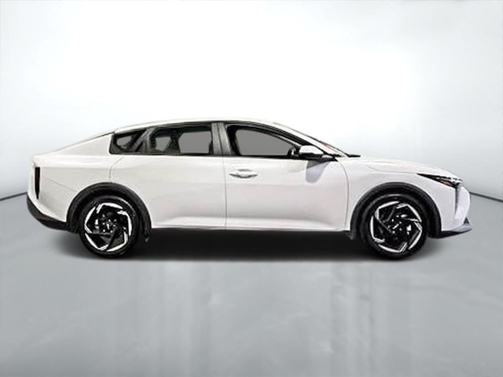 Kia K4 2025 Blanc usage à vendre Kia K4 2025 Blanc usage à vendre