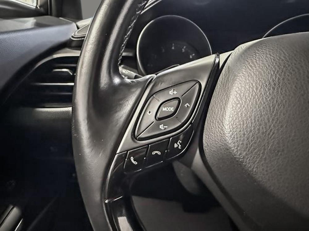 Toyota C-HR XLE 2018 d&rsquo;occasion à vendre - 18