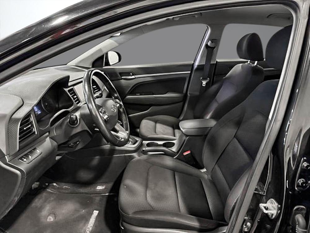 Hyundai Elantra 2020 Noir usage à vendre Hyundai Elantra 2020 Noir usage à vendre