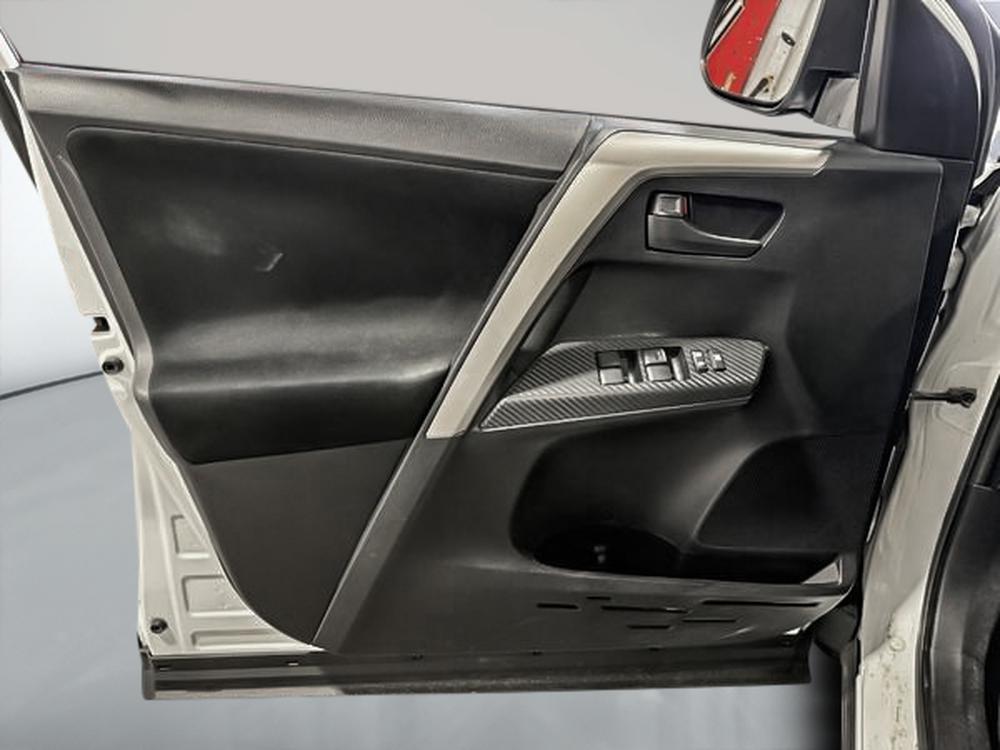 Toyota RAV4 LE 2014 d&rsquo;occasion à vendre - 13