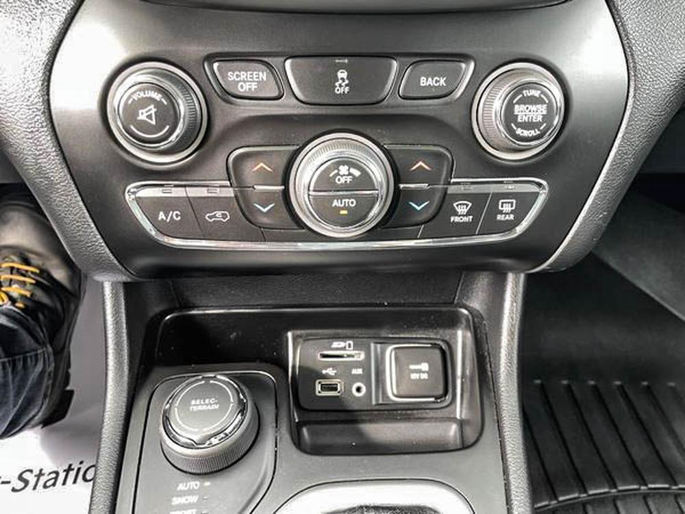 Jeep Cherokee NORTH 2014 d&rsquo;occasion à vendre - 22