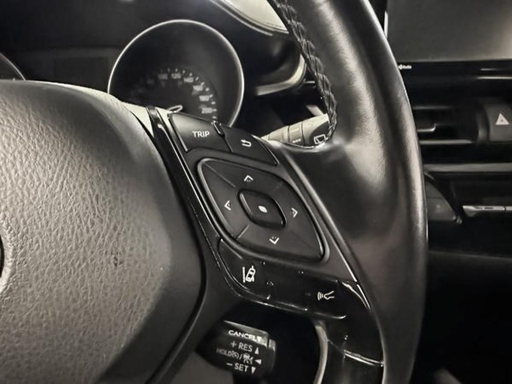 Toyota C-HR XLE 2018 d&rsquo;occasion à vendre - 19