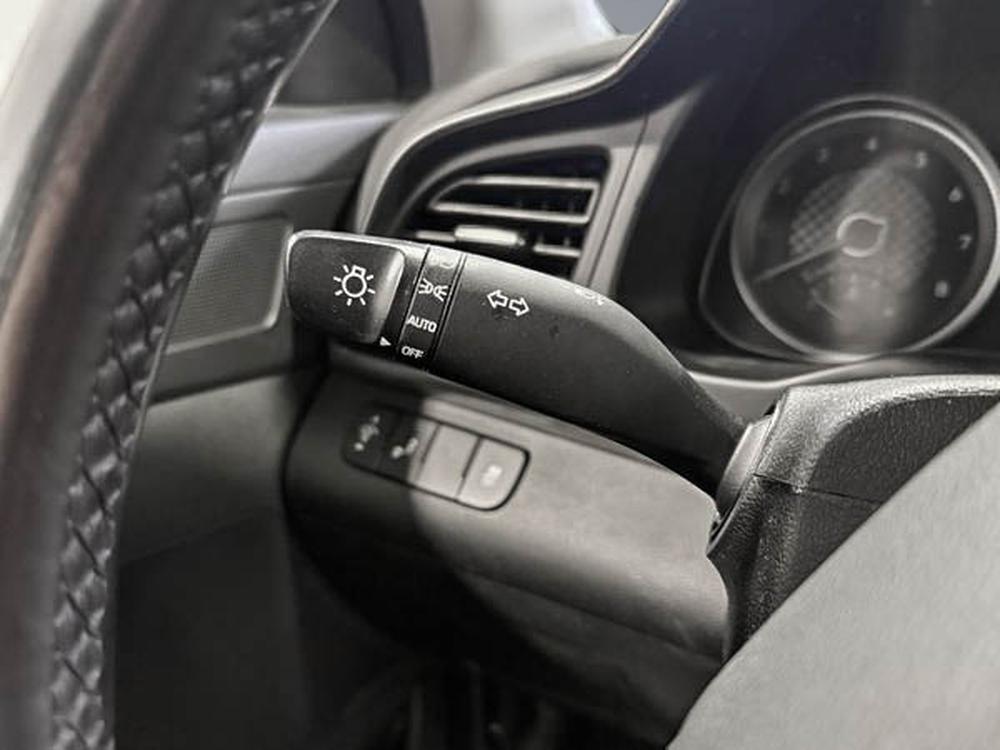 Hyundai Elantra 2020 Noir usage à vendre Hyundai Elantra 2020 Noir usage à vendre