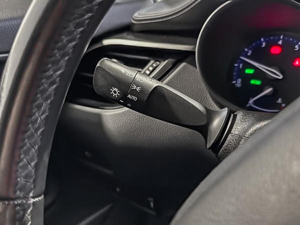 Toyota C-HR XLE 2018 d&rsquo;occasion à vendre - 21