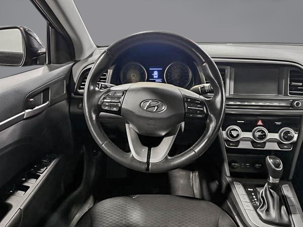 Hyundai Elantra 2020 Noir usage à vendre Hyundai Elantra 2020 Noir usage à vendre