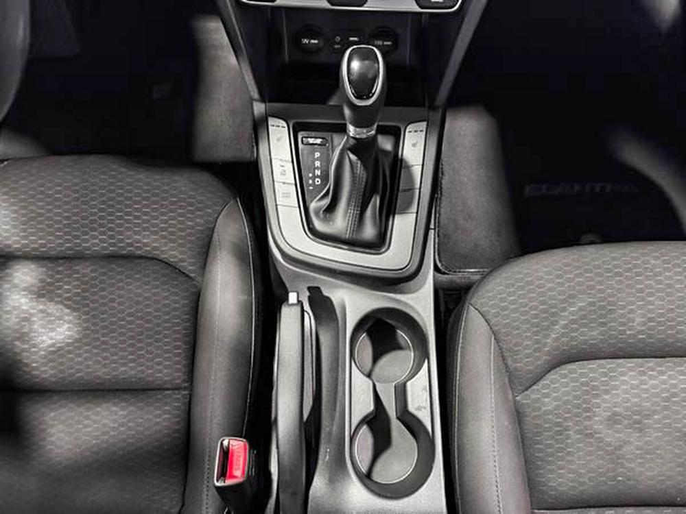 Hyundai Elantra 2020 Noir usage à vendre Hyundai Elantra 2020 Noir usage à vendre