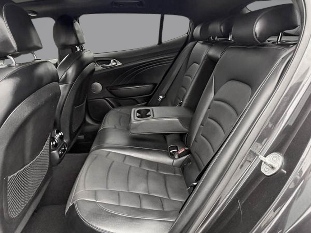Kia Stinger TRIBUTE 2023 d&rsquo;occasion à vendre - 30