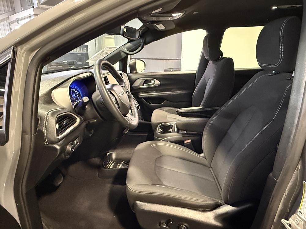 Chrysler Pacifica Touring 2023 d&rsquo;occasion à vendre - 16