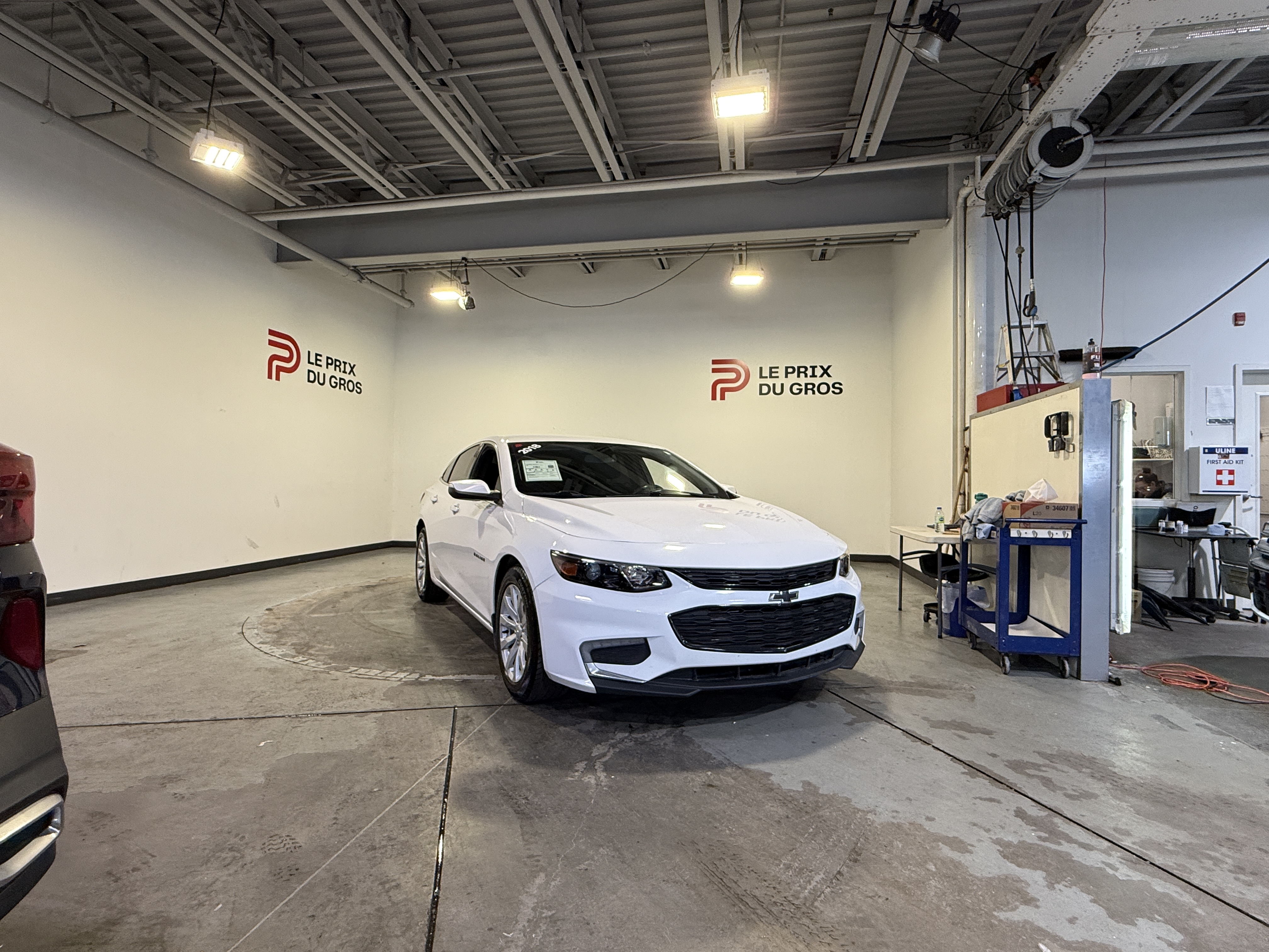 White 2018 Chevrolet Malibu Sedan Front-Wheel Drive Automatic