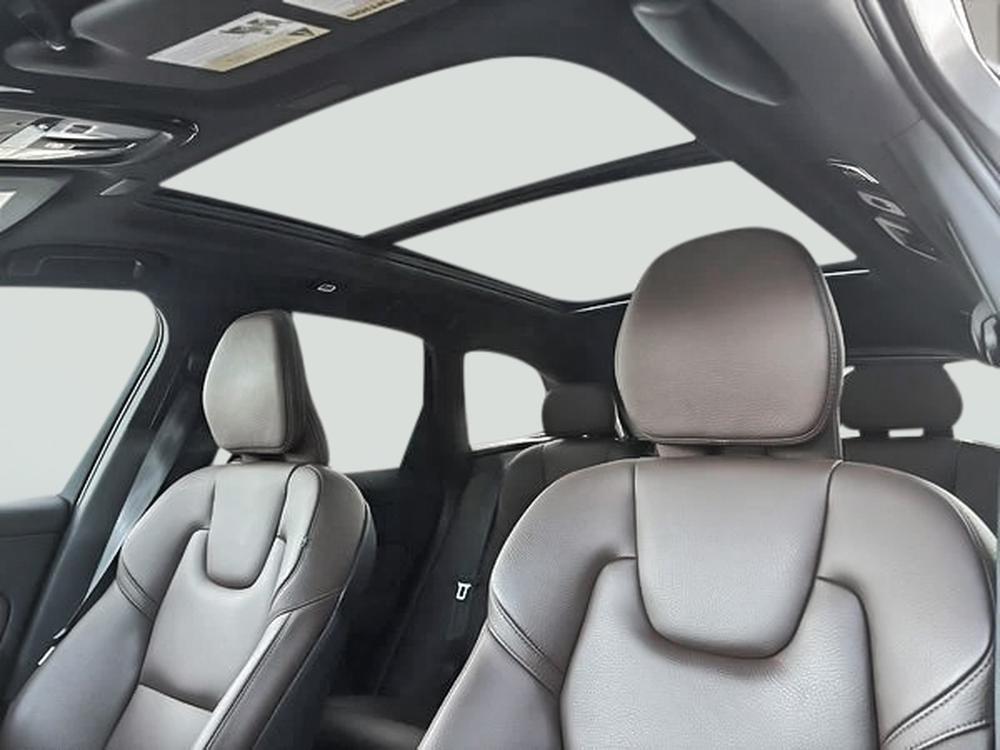 Volvo XC60 B6 MOMENTUM // PREMIUM PACK 2022 d&rsquo;occasion à vendre - 9
