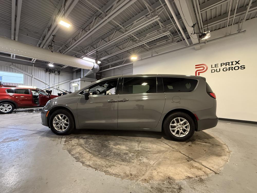 Chrysler Pacifica Touring 2023 d&rsquo;occasion à vendre - 7