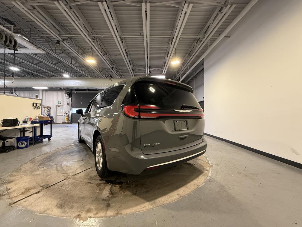 Chrysler Pacifica Touring 2023 d&rsquo;occasion à vendre - 6