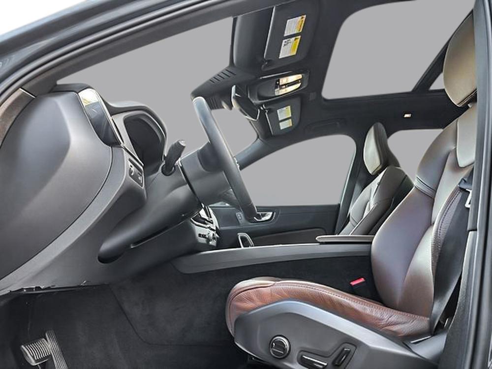 Volvo XC60 B6 MOMENTUM // PREMIUM PACK 2022 d&rsquo;occasion à vendre - 12