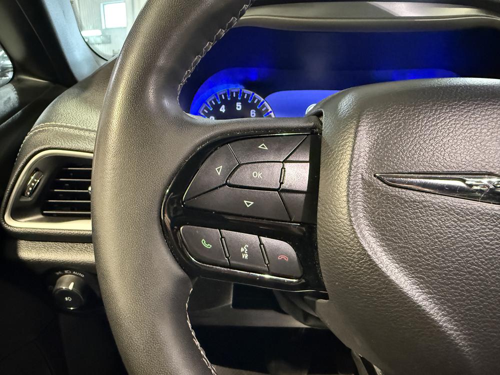 Chrysler Pacifica Touring 2023 d&rsquo;occasion à vendre - 18
