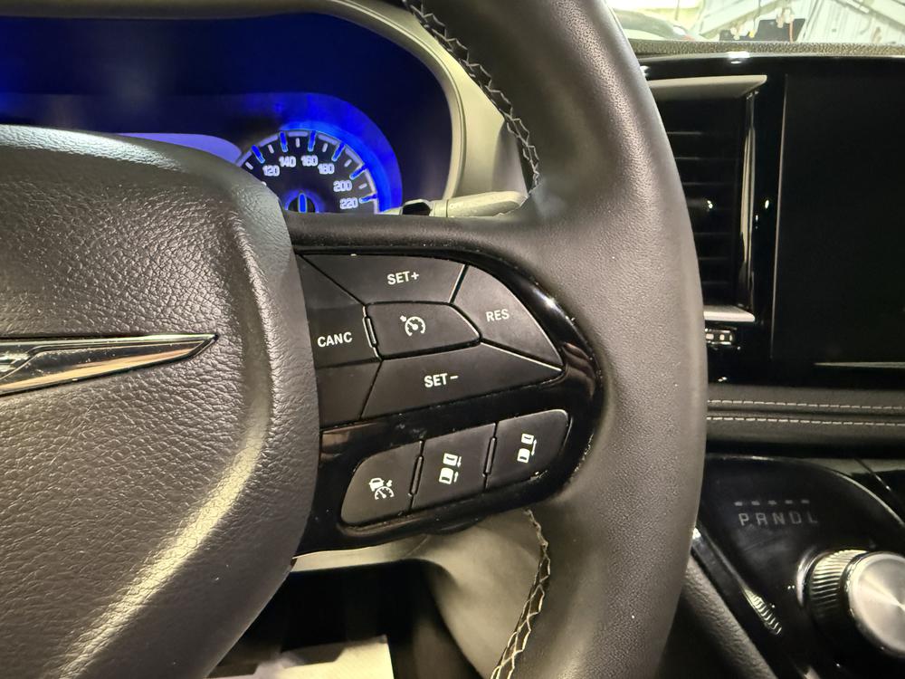 Chrysler Pacifica Touring 2023 d&rsquo;occasion à vendre - 19