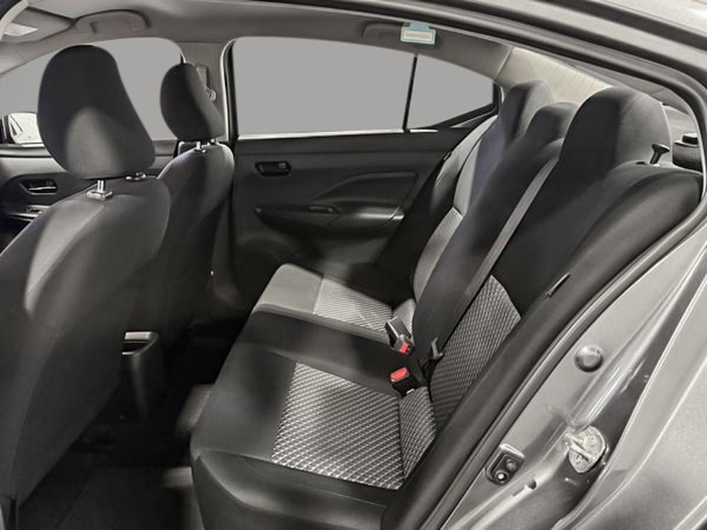 Nissan Versa 2022 Gris usage à vendre Nissan Versa 2022 Gris usage à vendre
