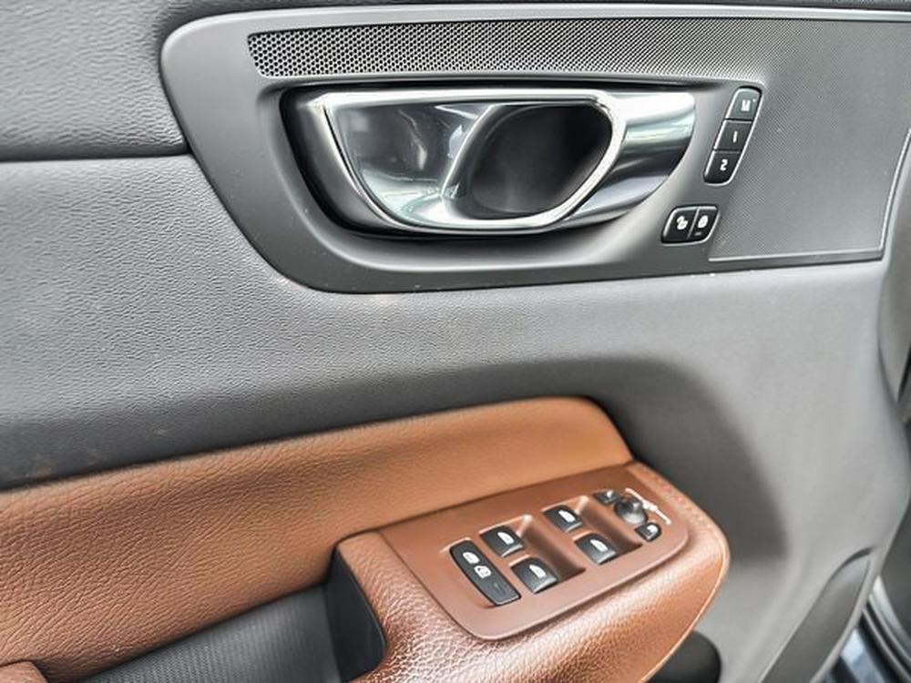 Volvo XC60 B6 MOMENTUM // PREMIUM PACK 2022 d&rsquo;occasion à vendre - 11