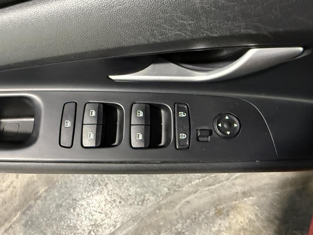 Hyundai Elantra LUXE 2023 d&rsquo;occasion à vendre - 16