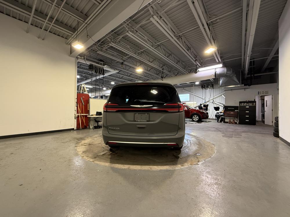Chrysler Pacifica Touring 2023 d&rsquo;occasion à vendre - 4