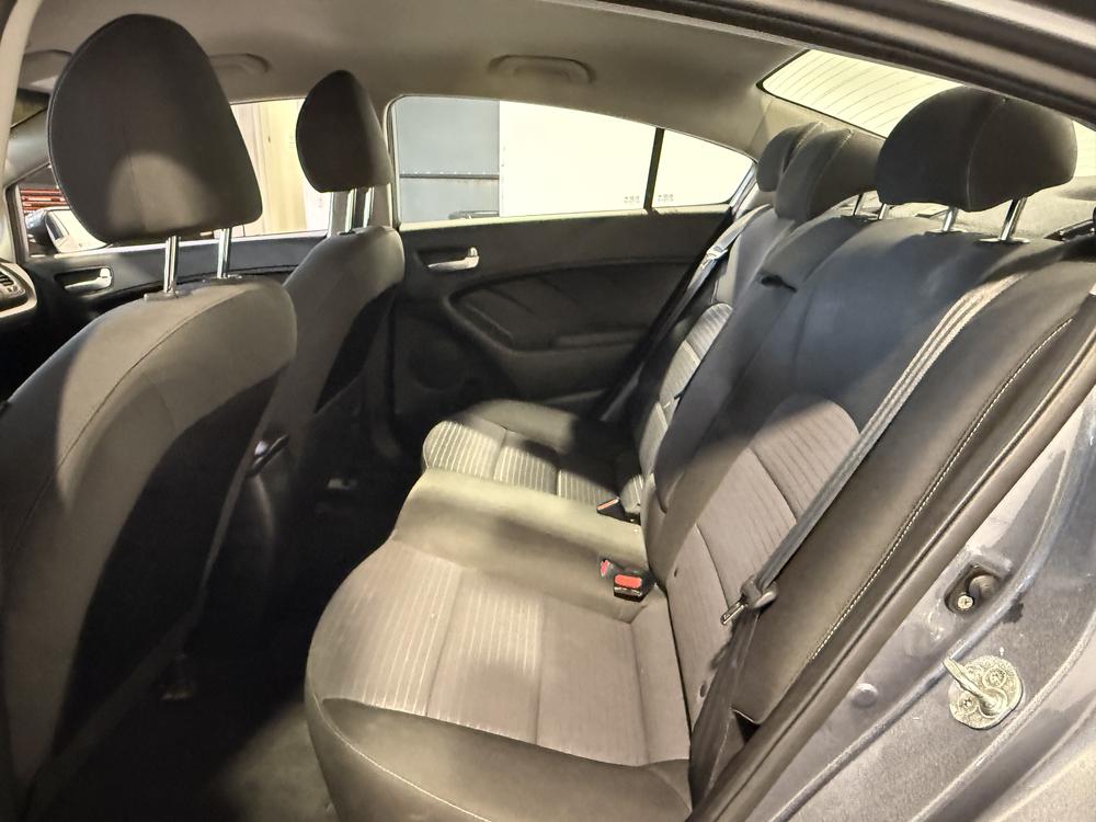 Kia Forte LX 2017 d&rsquo;occasion à vendre - 29