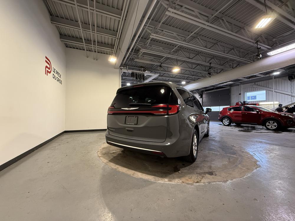 Chrysler Pacifica Touring 2023 d&rsquo;occasion à vendre - 3