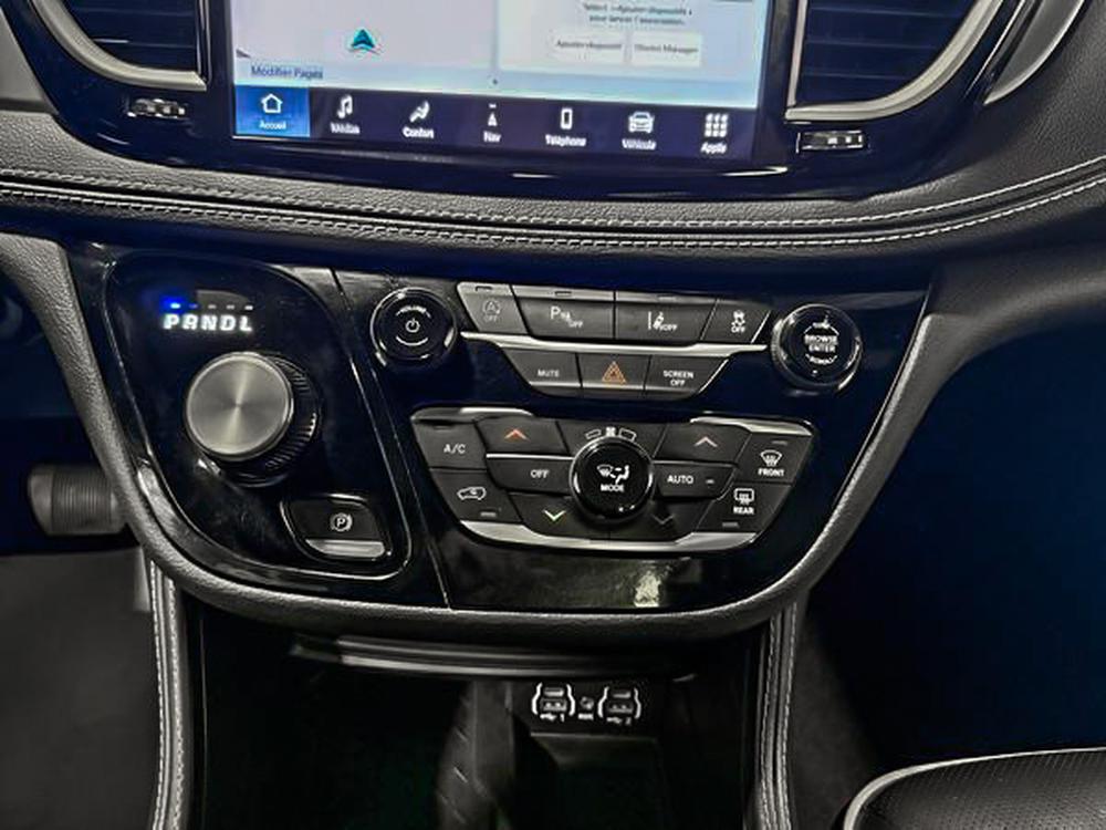 Chrysler Pacifica Limited 2025 d&rsquo;occasion à vendre - 28