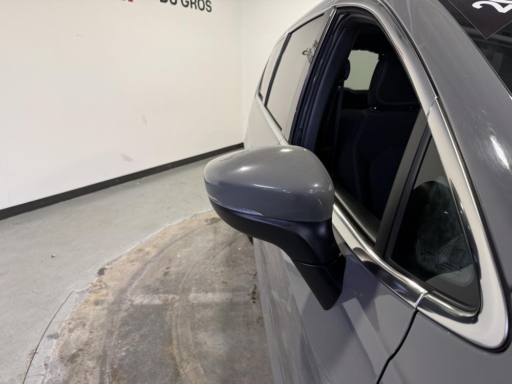 Chrysler Pacifica Touring 2023 d&rsquo;occasion à vendre - 11