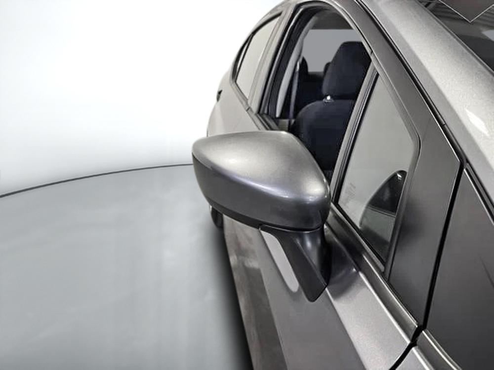 Nissan Versa 2022 Gris usage à vendre Nissan Versa 2022 Gris usage à vendre