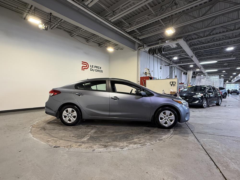 Kia Forte LX 2017 d&rsquo;occasion à vendre - 2