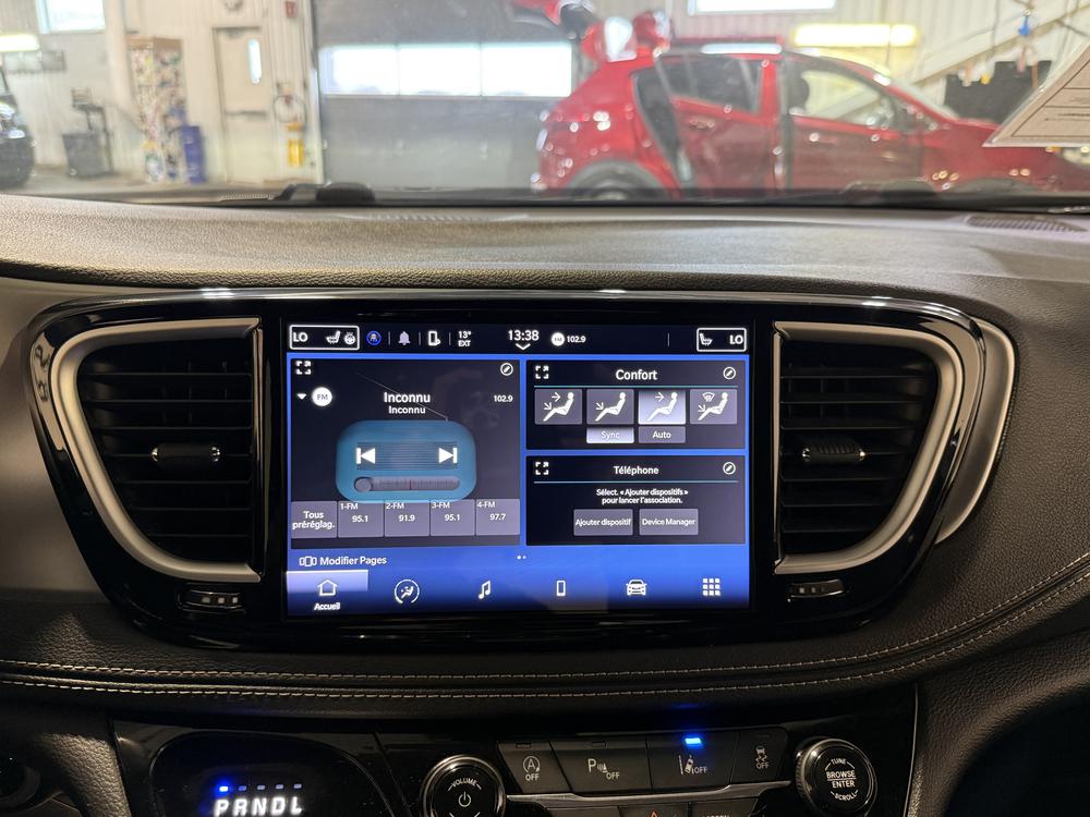 Chrysler Pacifica Touring 2023 d&rsquo;occasion à vendre - 24