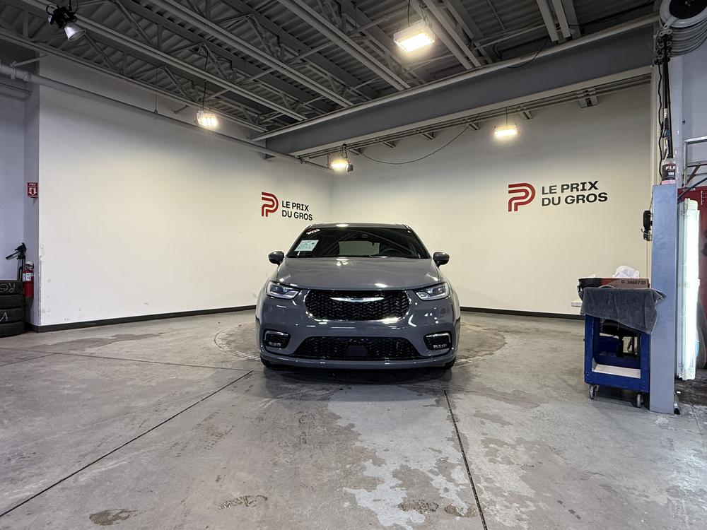 Chrysler Pacifica Touring 2023 d&rsquo;occasion à vendre - 9