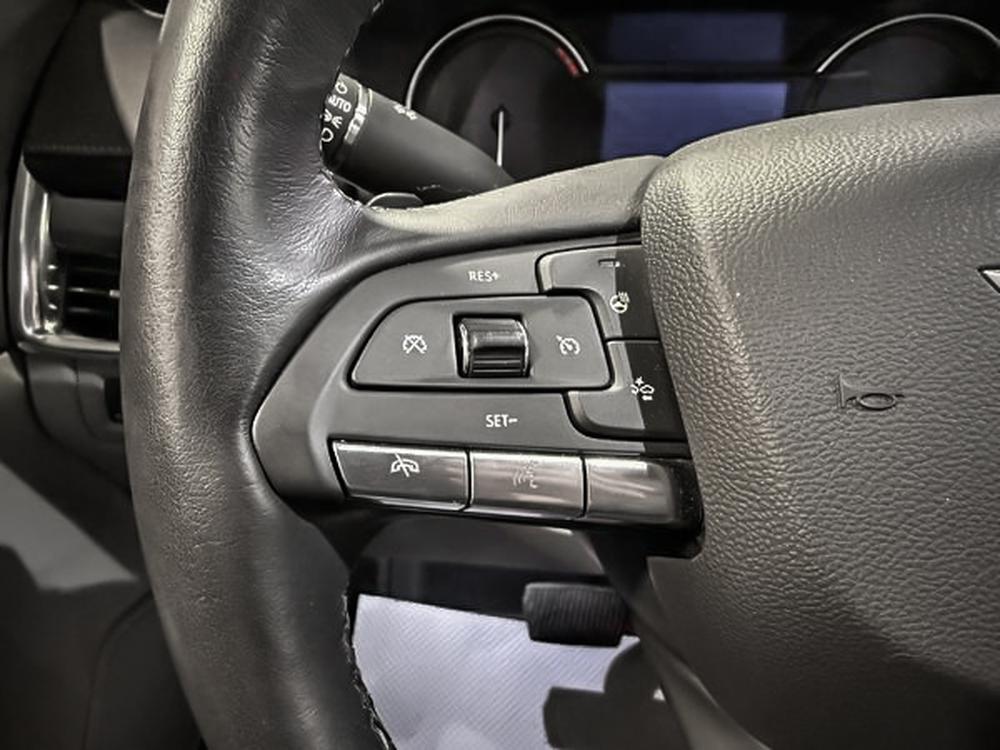 Cadillac XT4 LUXURY 2023 d&rsquo;occasion à vendre - 18