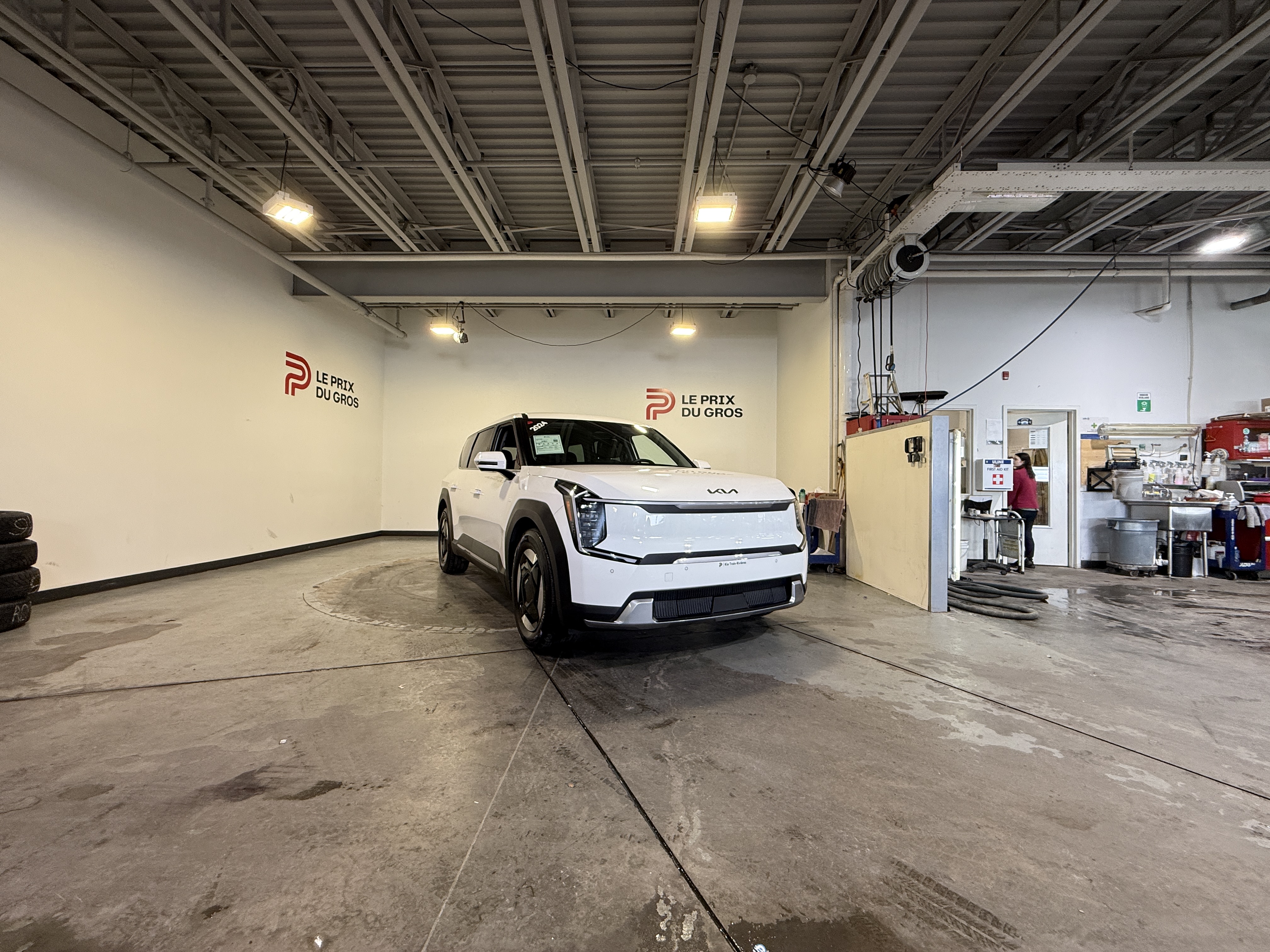 White 2024 Kia EV9 SUV / Crossover Automatic