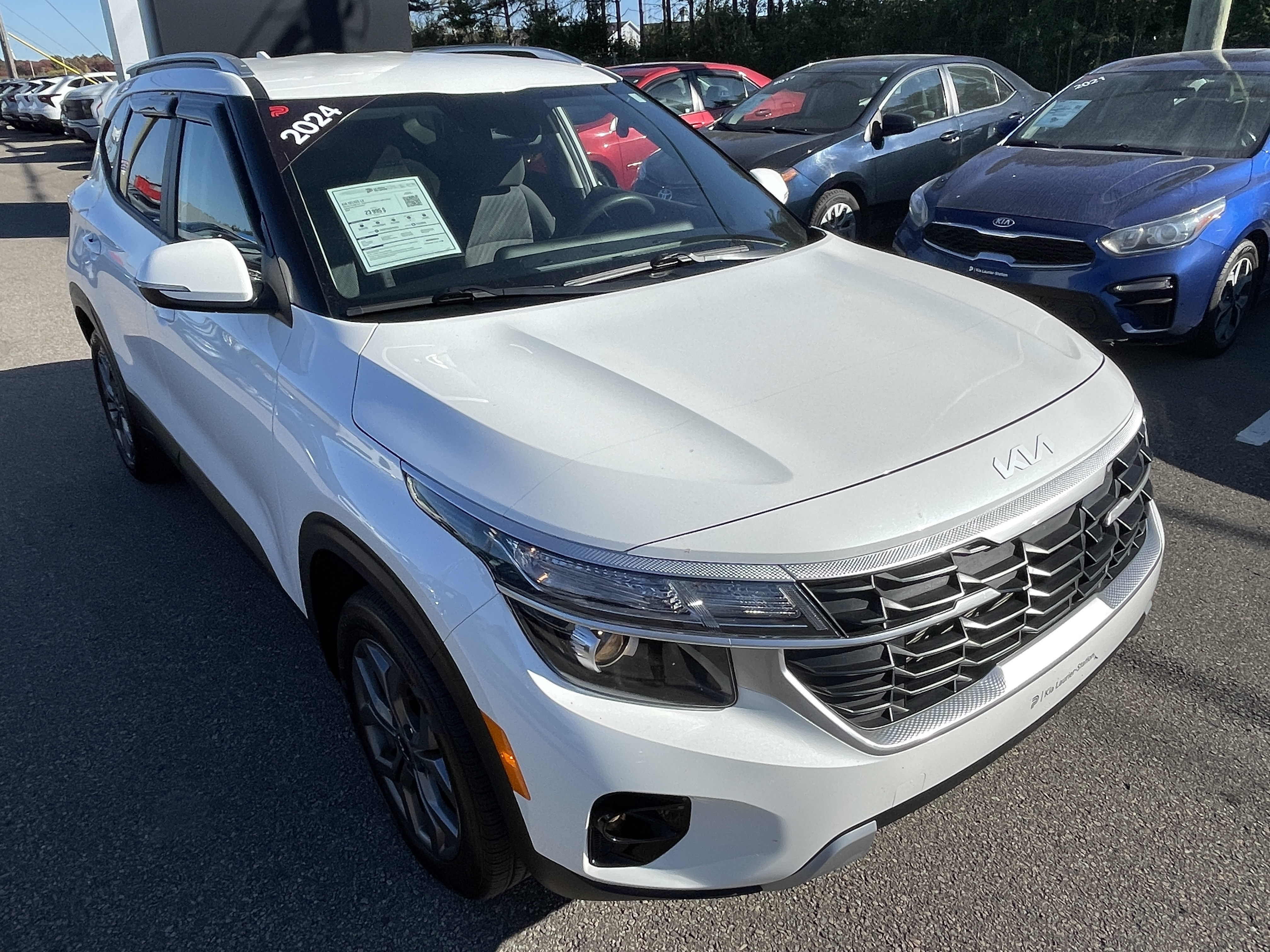 White 2024 Kia Seltos SUV / Crossover Automatic