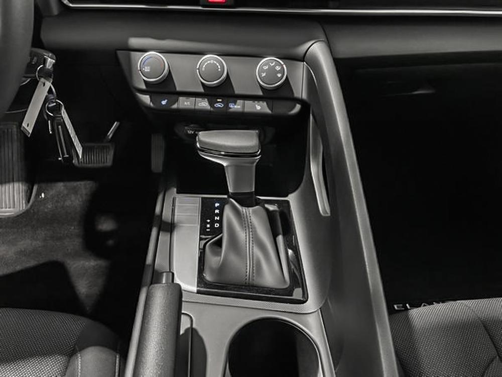Hyundai Elantra Essential 2023 à vendre à Trois-Rivières - 26