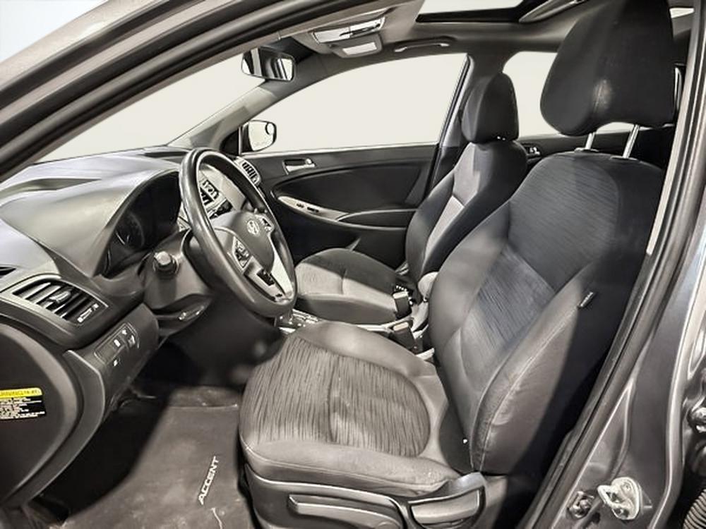 Hyundai Accent SE 2017 à vendre à Trois-Rivières - 17