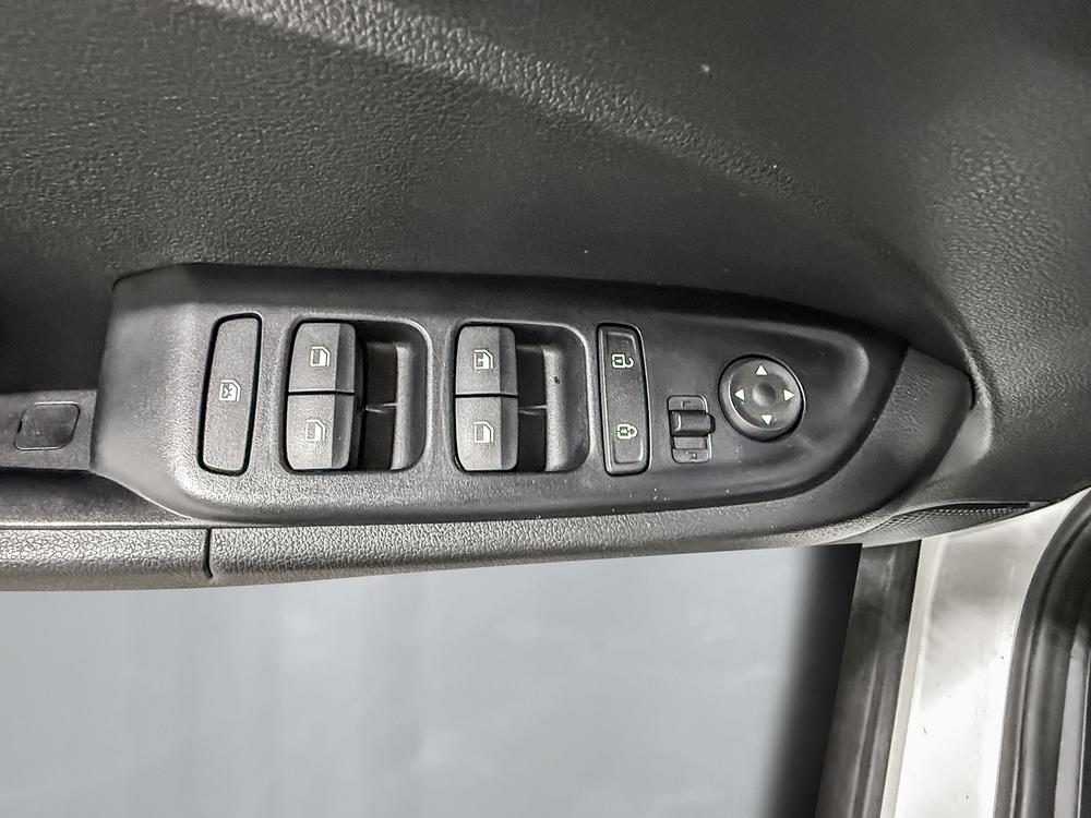 Hyundai Venue essential 2022 à vendre à Donnacona - 14