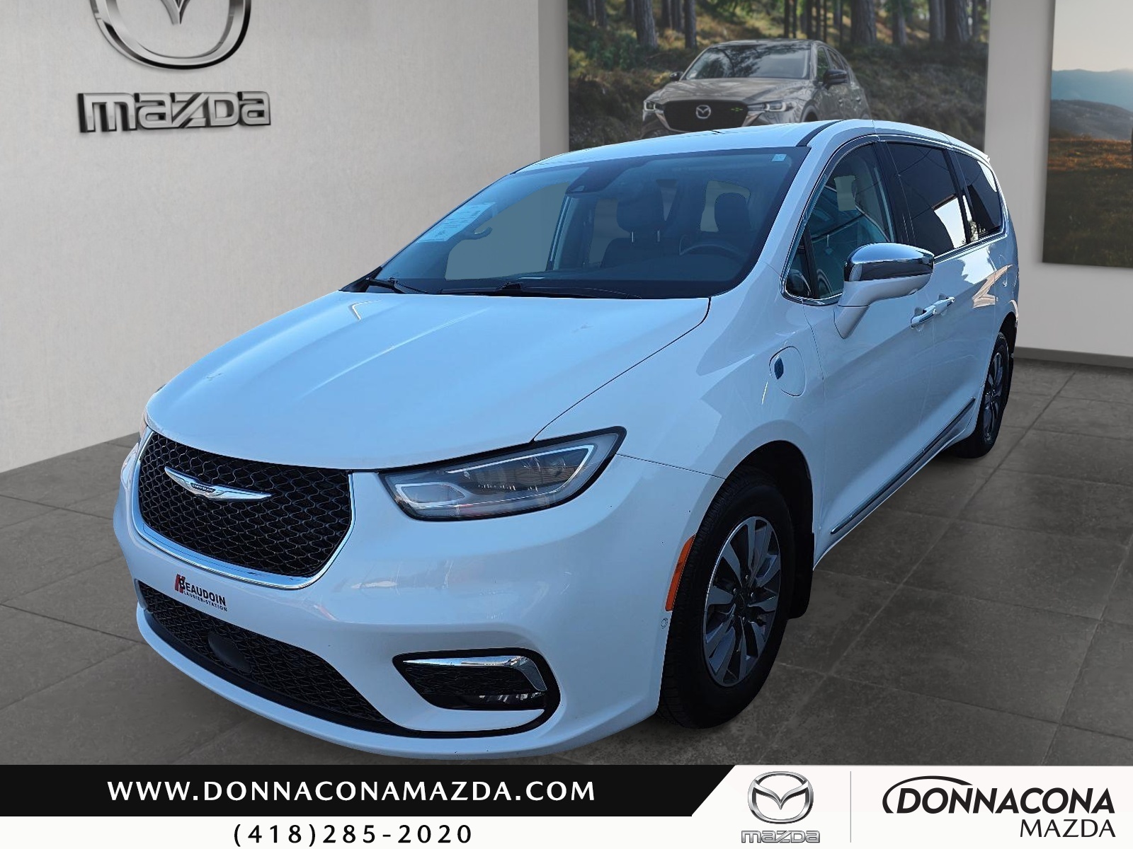 White 2022 Chrysler Pacifica Hybrid Minivan Front-Wheel Drive Automatic
